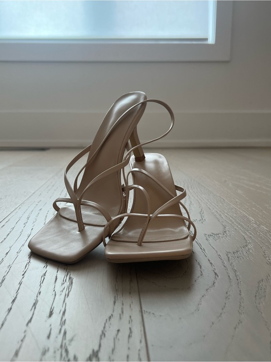 Uknown Shoes - Elegant Nude Strappy Square-Toe Heeled Sandals